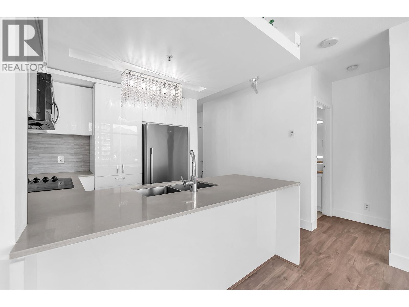 802 158 W 13TH STREET, North Vancouver