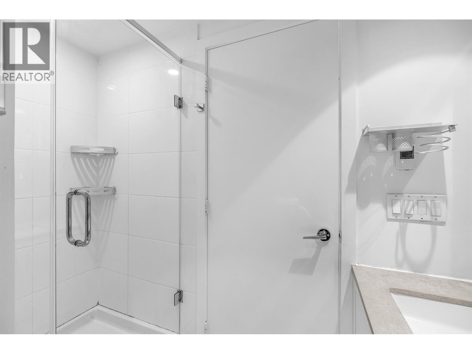 802 158 W 13TH STREET, North Vancouver