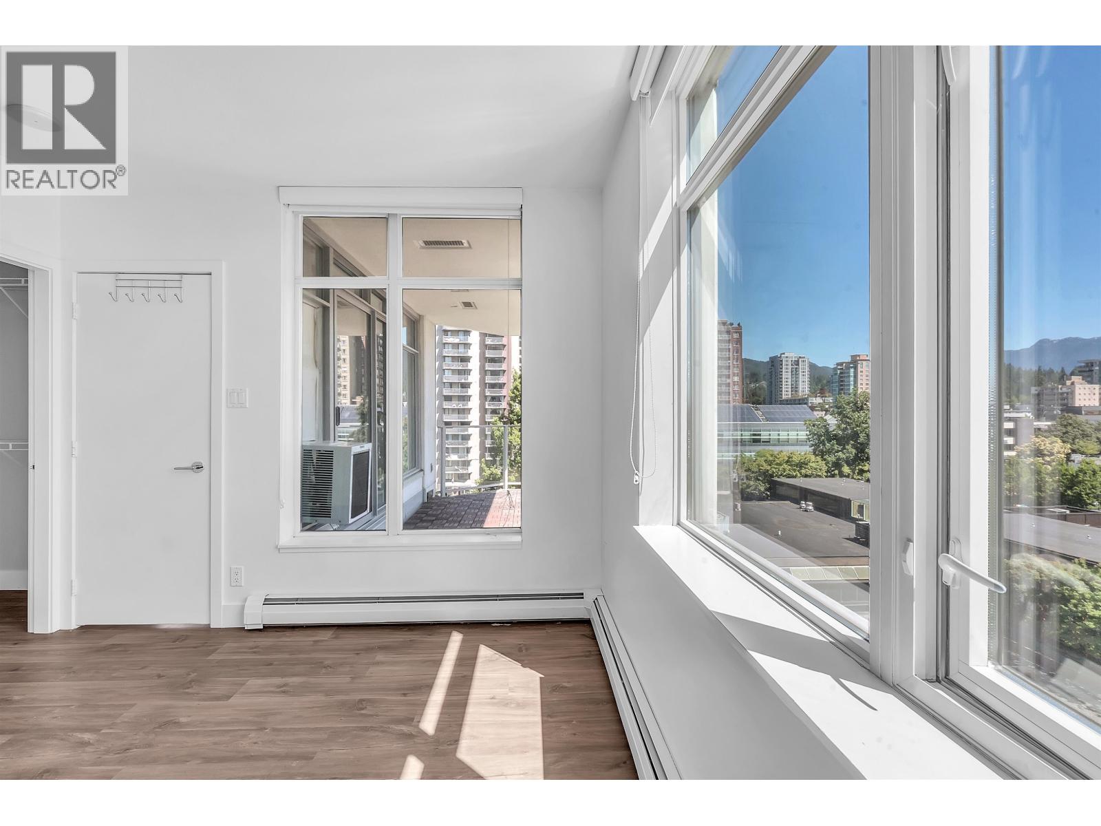 802 158 W 13TH STREET, North Vancouver