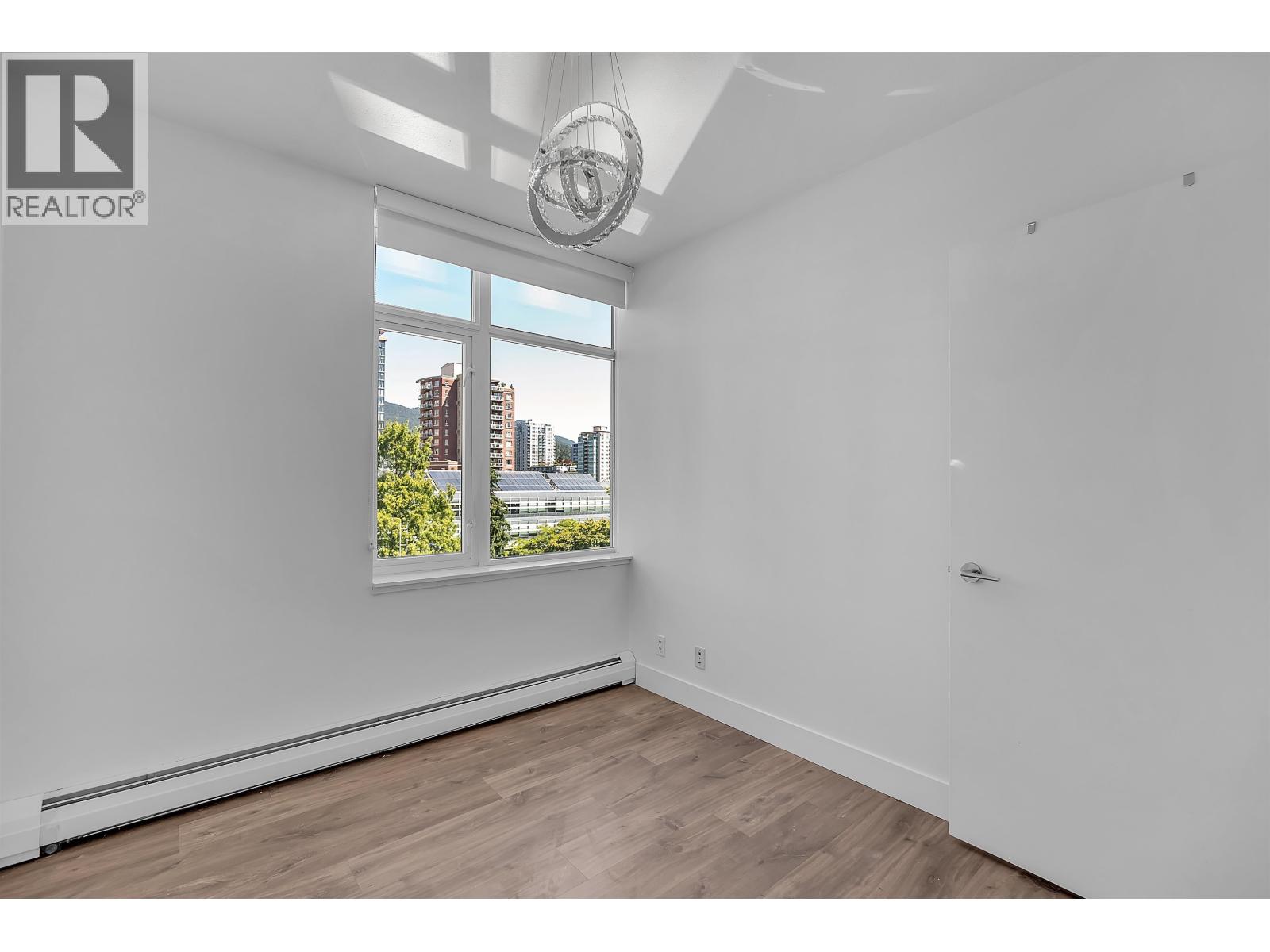 802 158 W 13TH STREET, North Vancouver