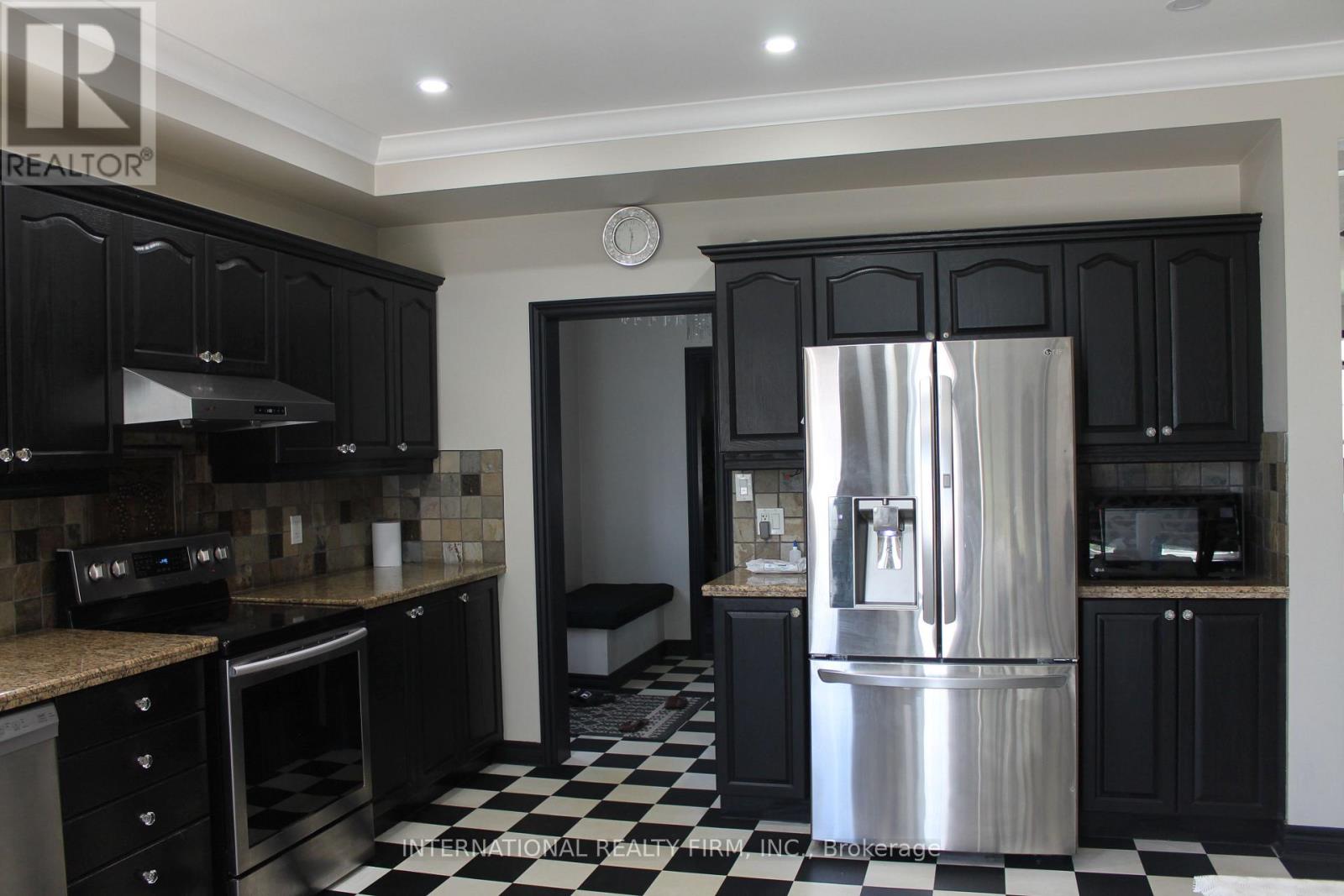 412 WRIGHT CRESCENT - 8