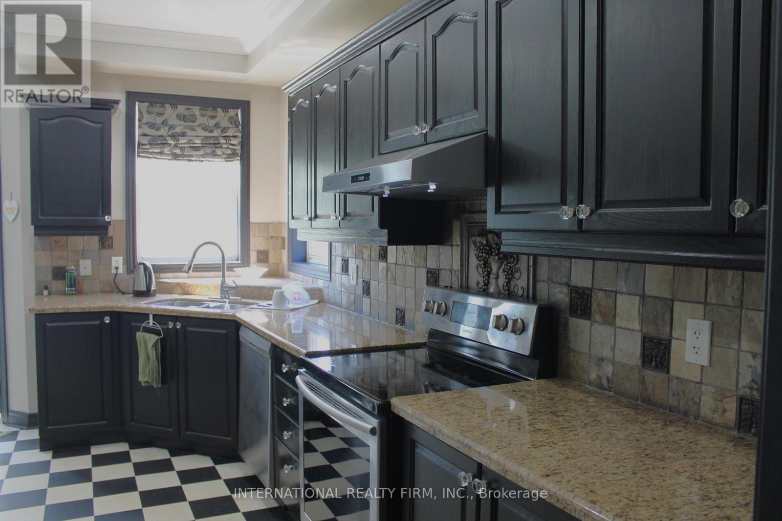 412 WRIGHT CRESCENT - 9