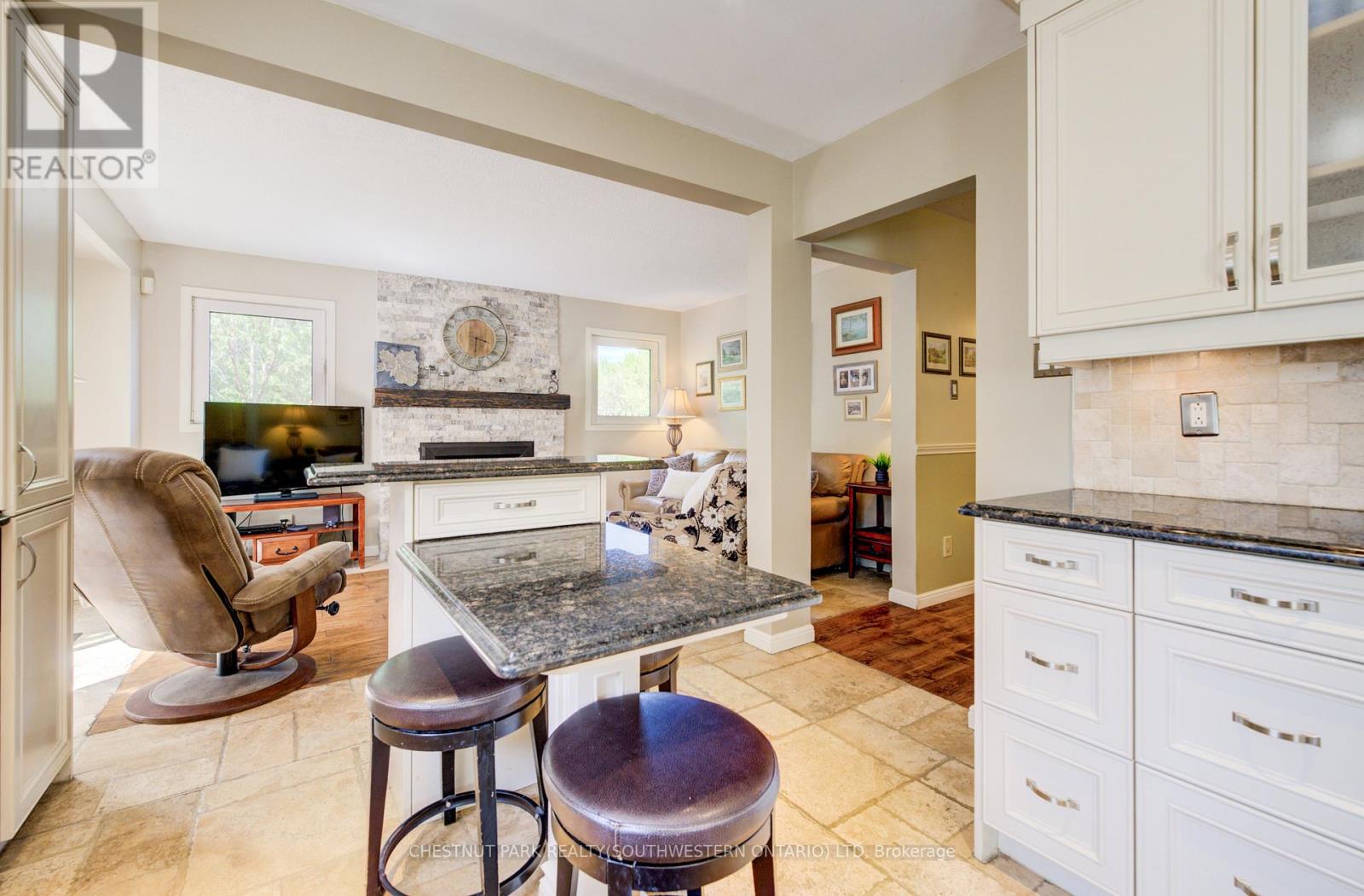 135 ROYAL ORCHARD DRIVE - 10