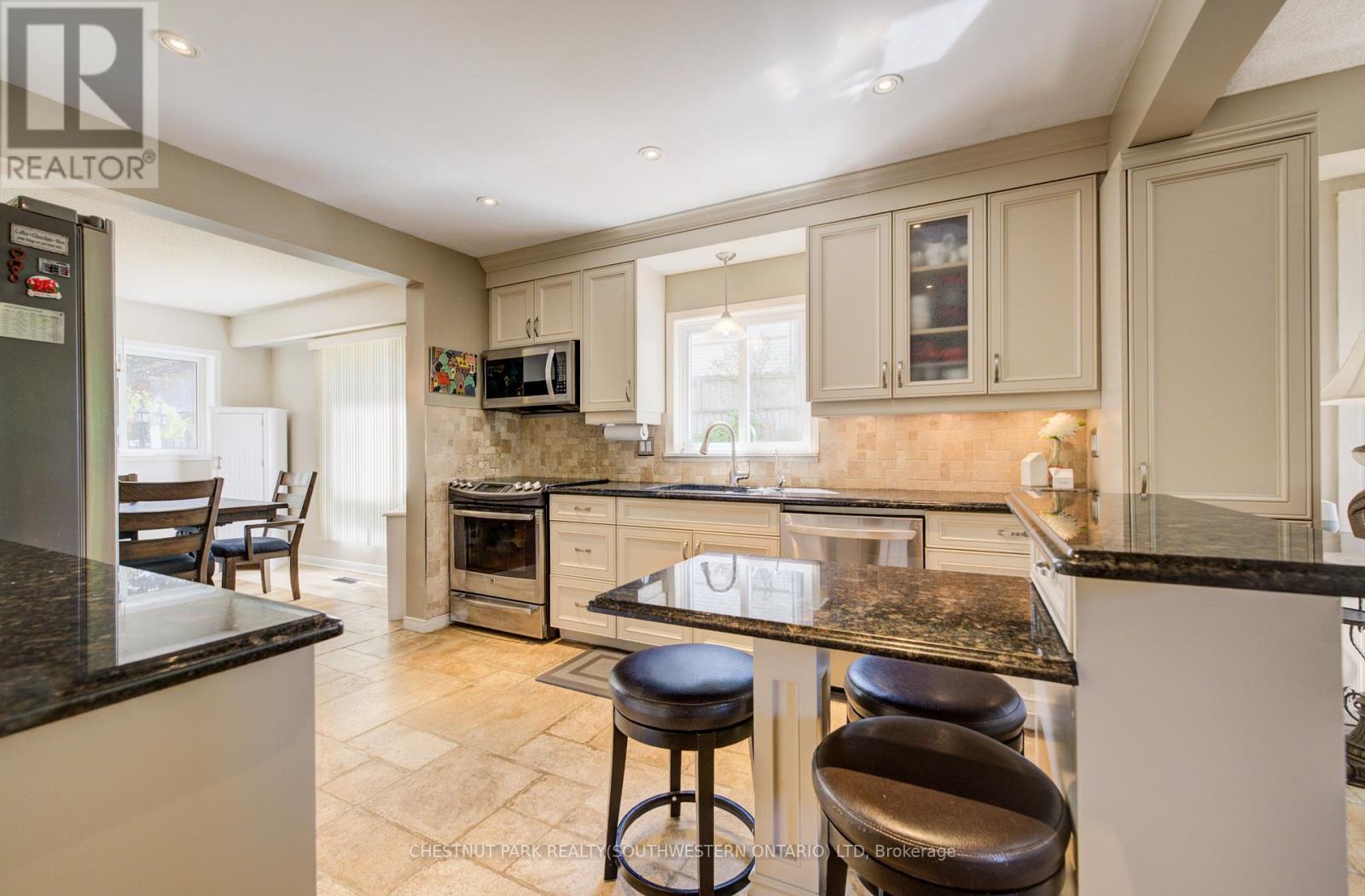 135 ROYAL ORCHARD DRIVE - 11