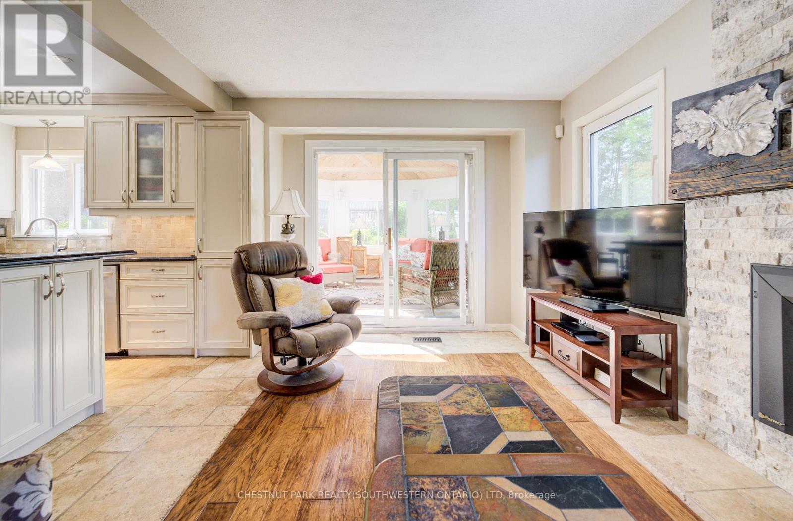 135 ROYAL ORCHARD DRIVE - 15