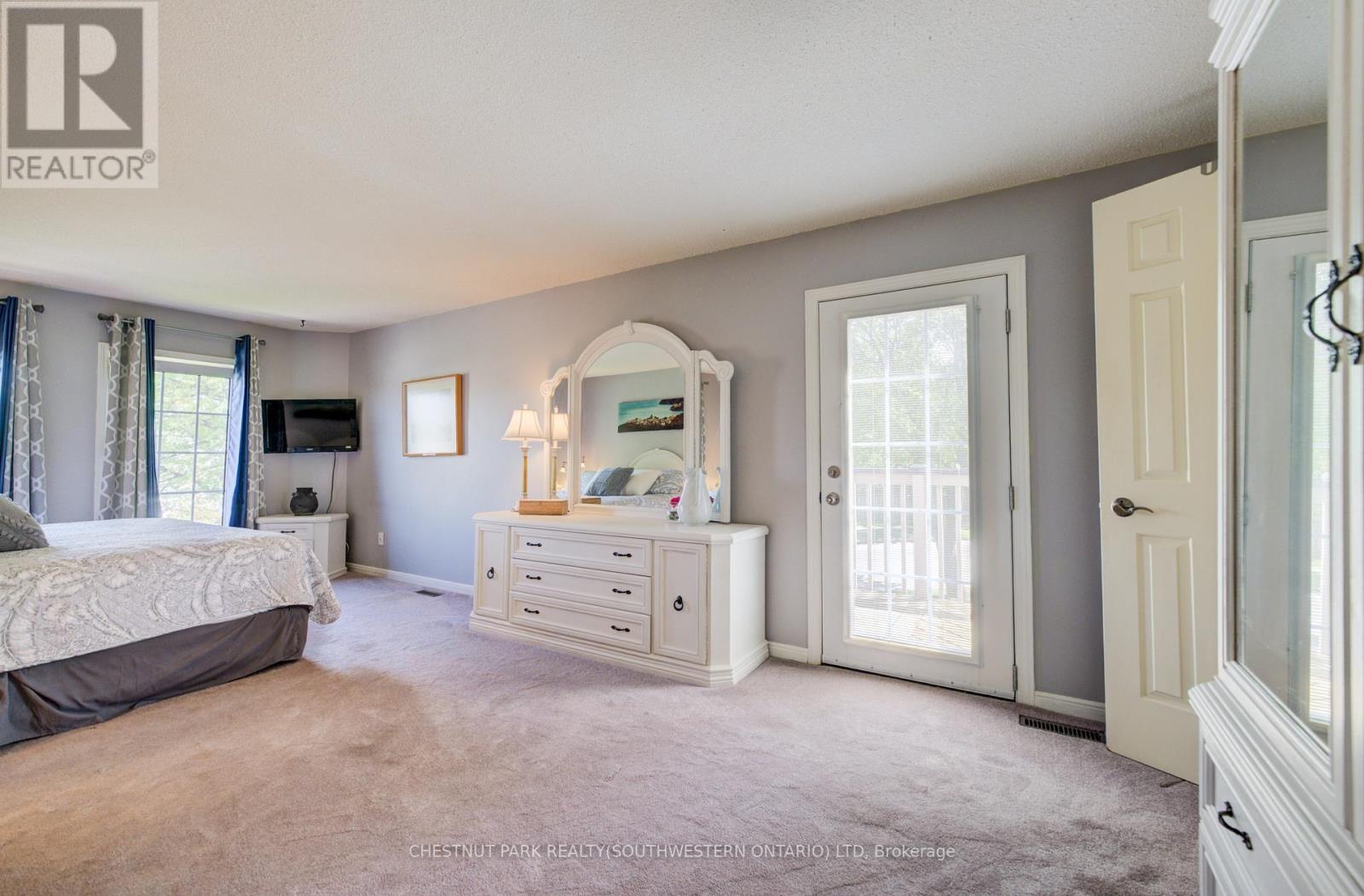 135 ROYAL ORCHARD DRIVE - 25