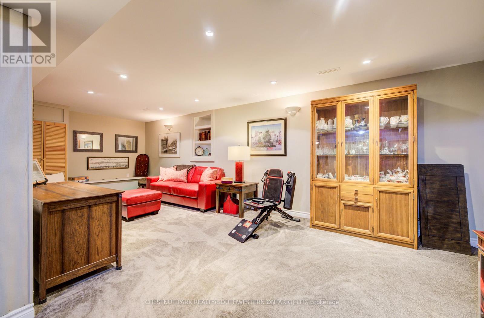 135 ROYAL ORCHARD DRIVE - 36
