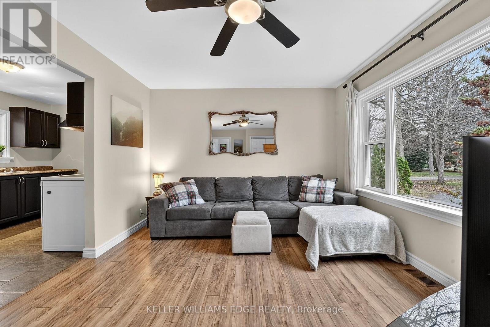 508 PROSPECT POINT ROAD N - 12