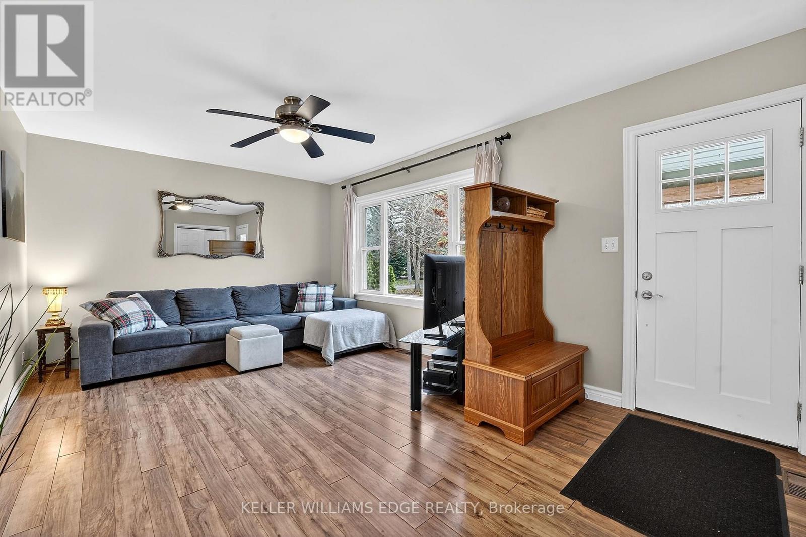 508 PROSPECT POINT ROAD N - 8