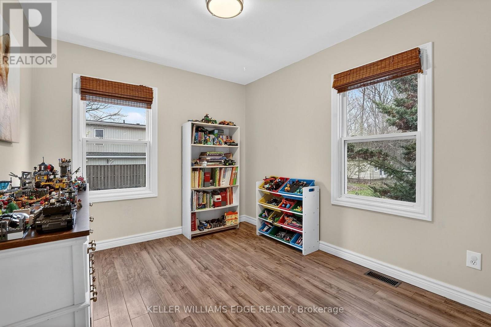 508 PROSPECT POINT ROAD N - 19