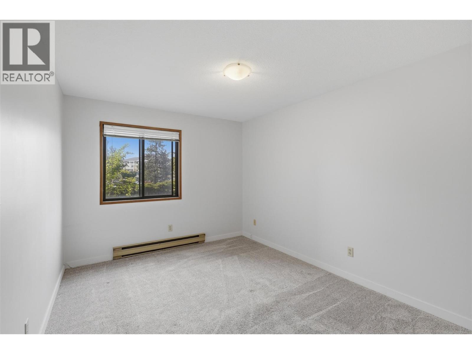 #102 44 WHITESHIELD Crescent S - 18