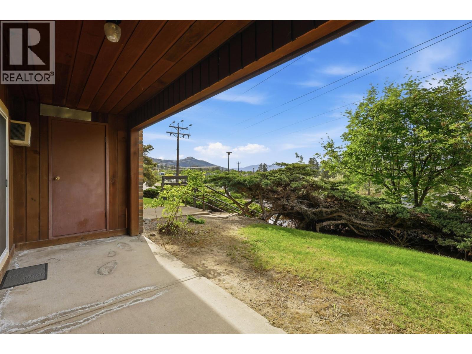 #102 44 WHITESHIELD Crescent S - 13