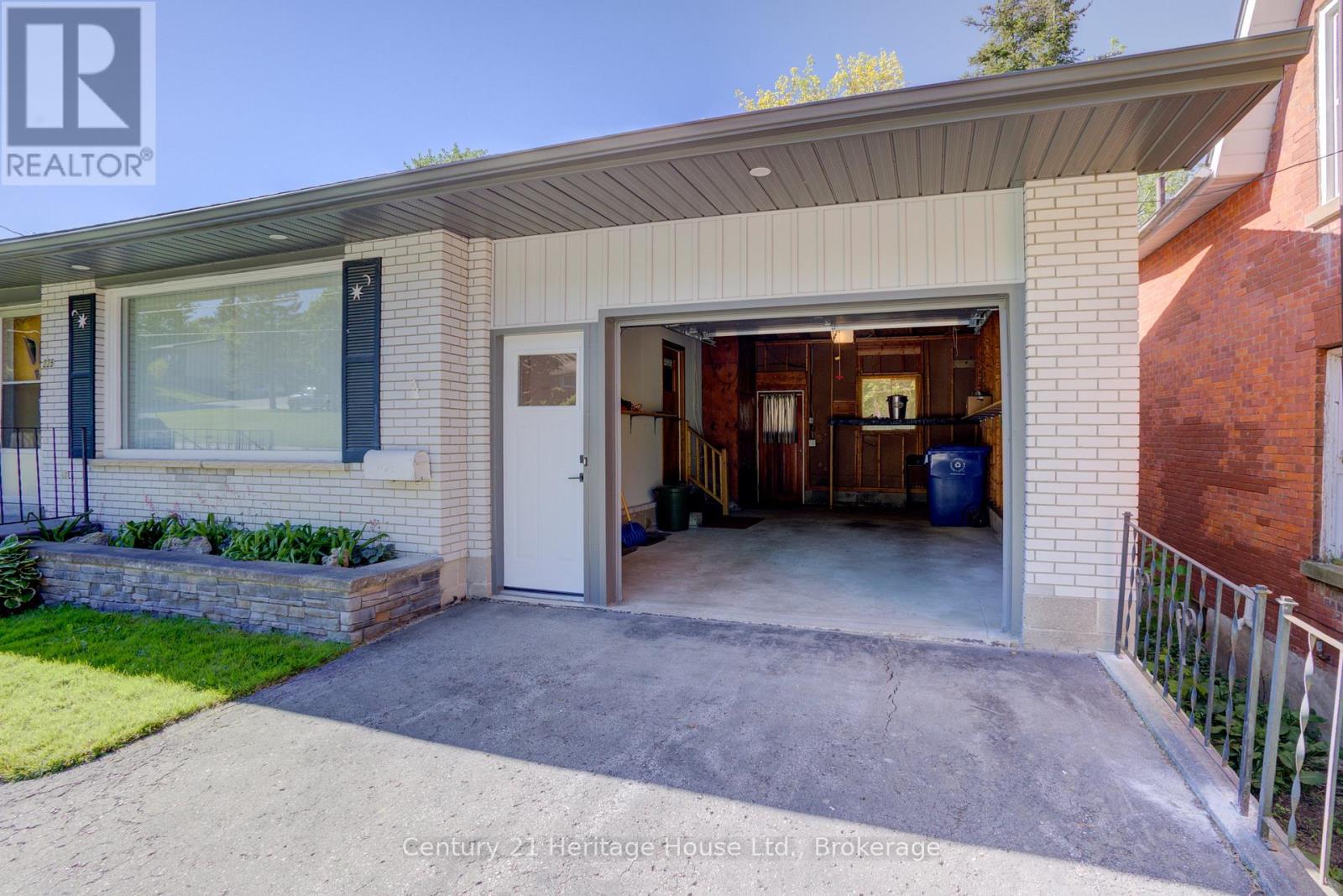 225 GEORGE STREET W - 32