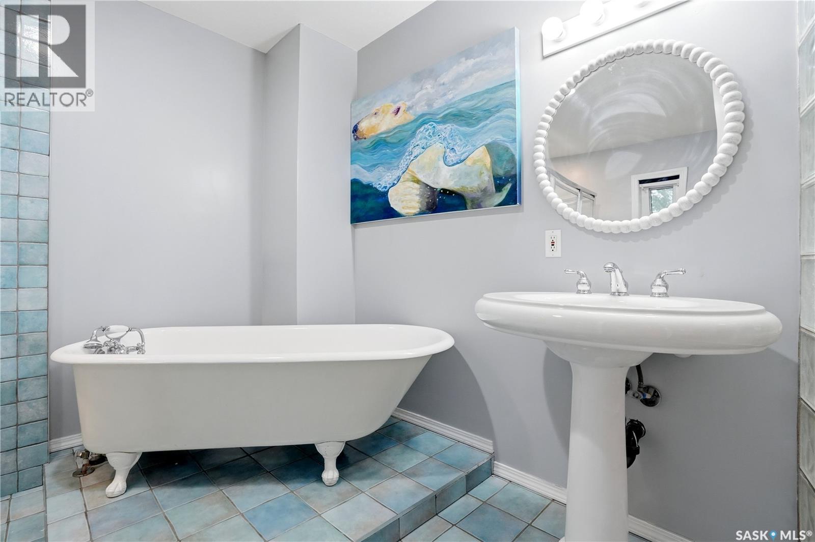 #3229 15th AVENUE - 24