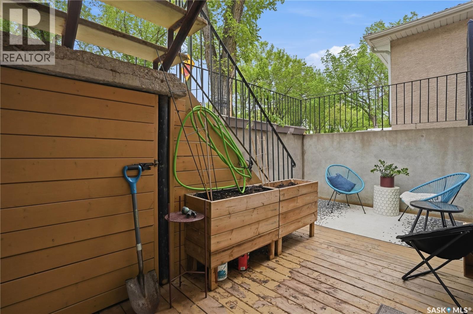 #3229 15th AVENUE - 40