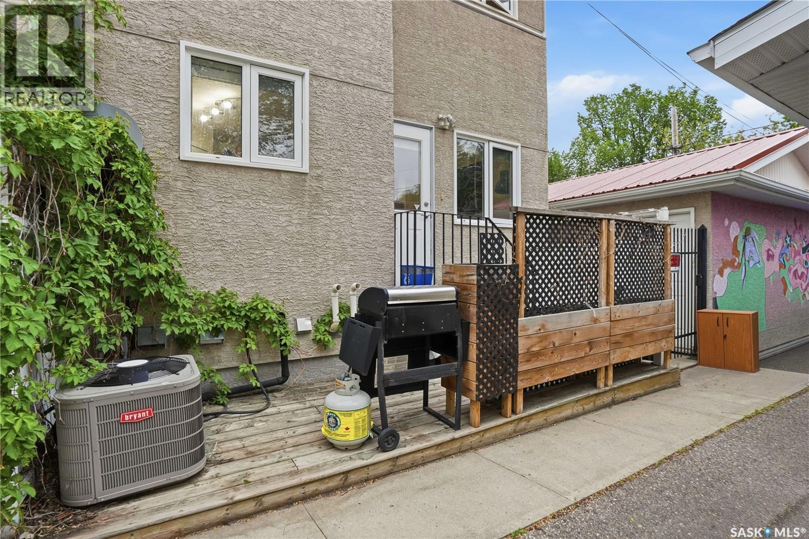 #3229 15th AVENUE - 42