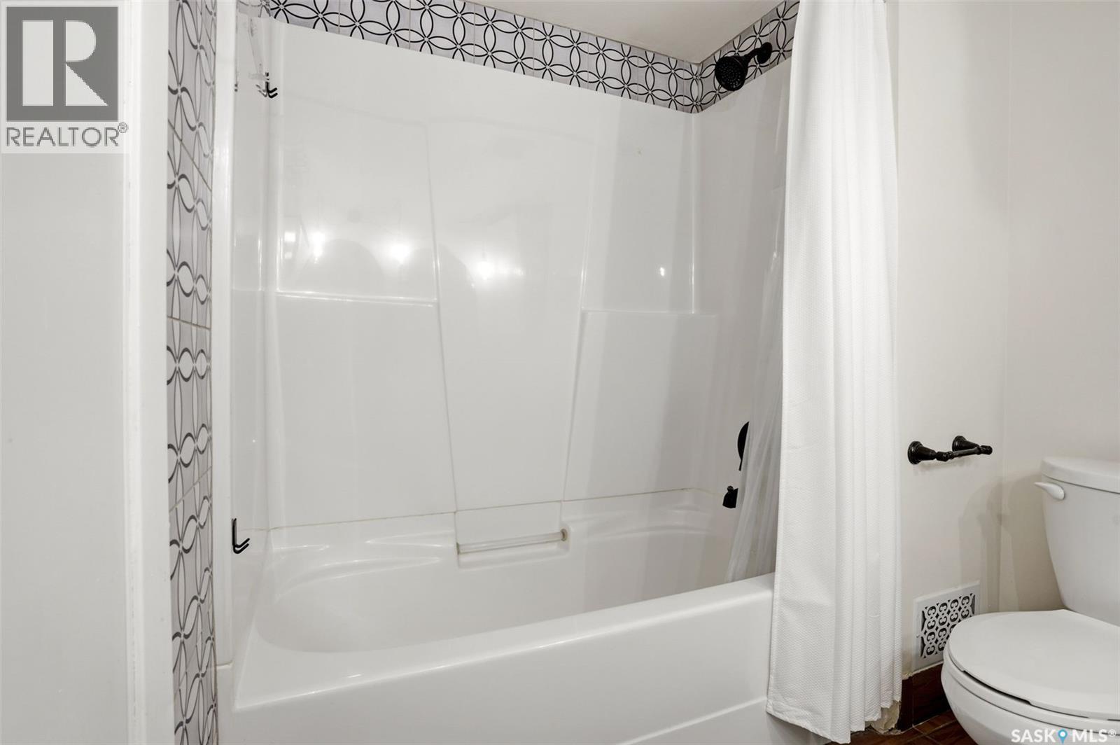 #104 2125 Osler STREET - 25