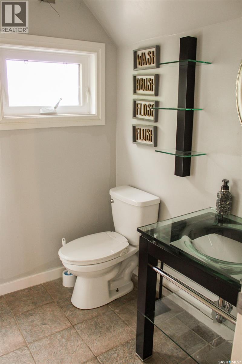 513 Crawford AVENUE W — photo 28