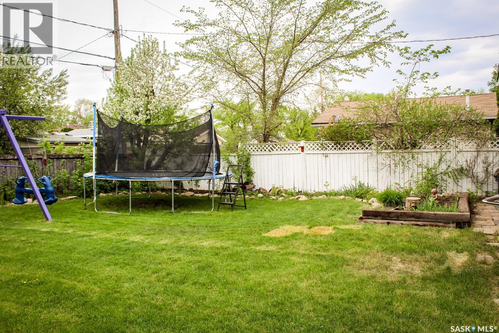513 Crawford AVENUE W — photo 37