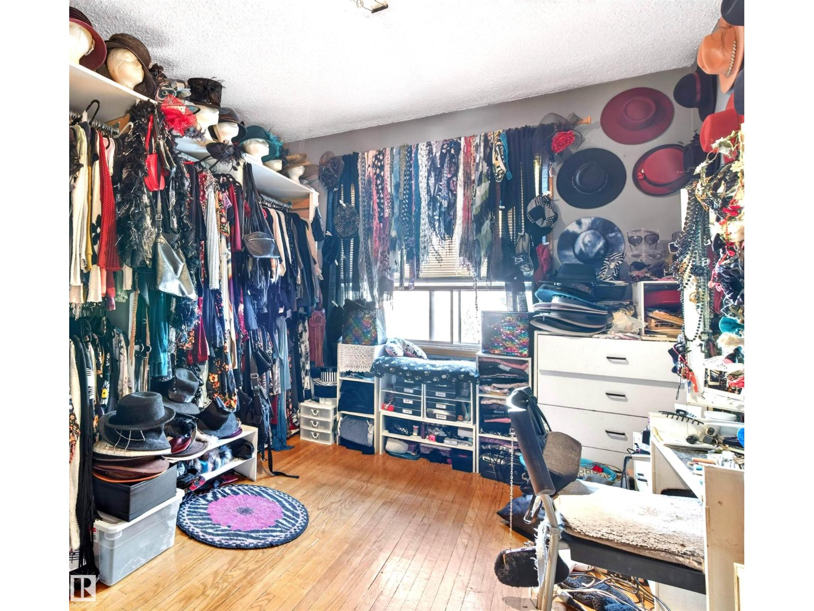 6402 106 ST NW - 12