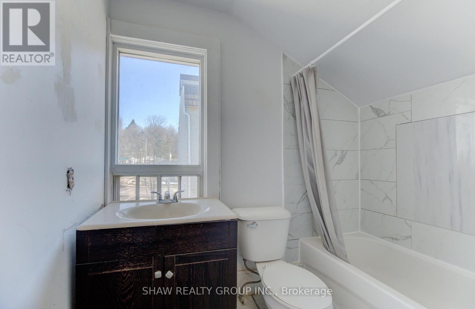 11 SIMCOE STREET - 24