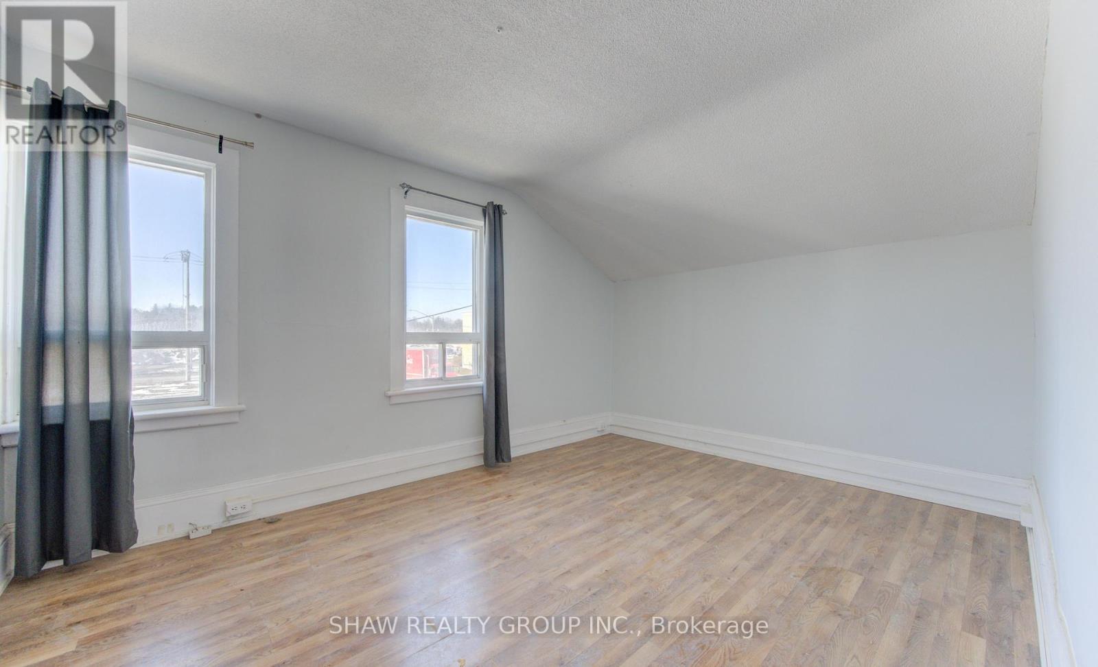 11 SIMCOE STREET - 17