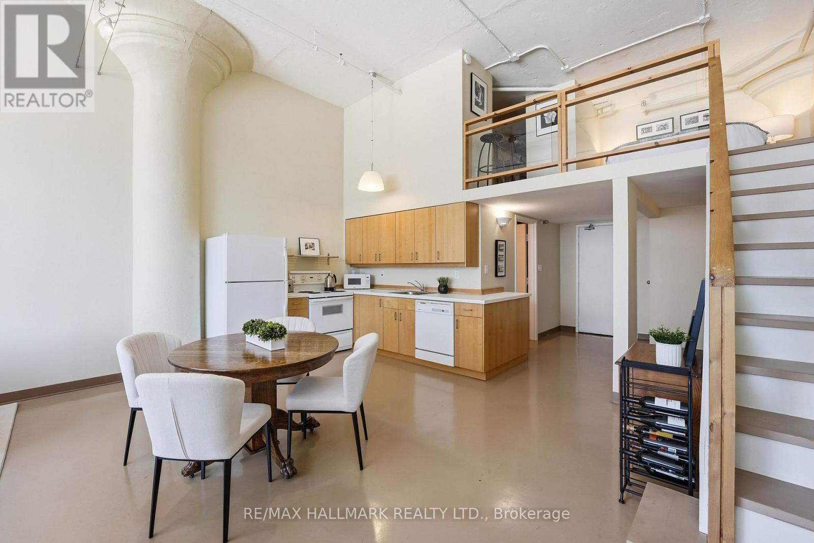 #203 245 CARLAW AVENUE - 7