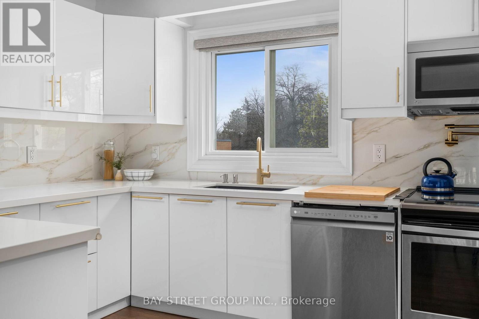 #37 671 HUNTINGWOOD DRIVE - 12