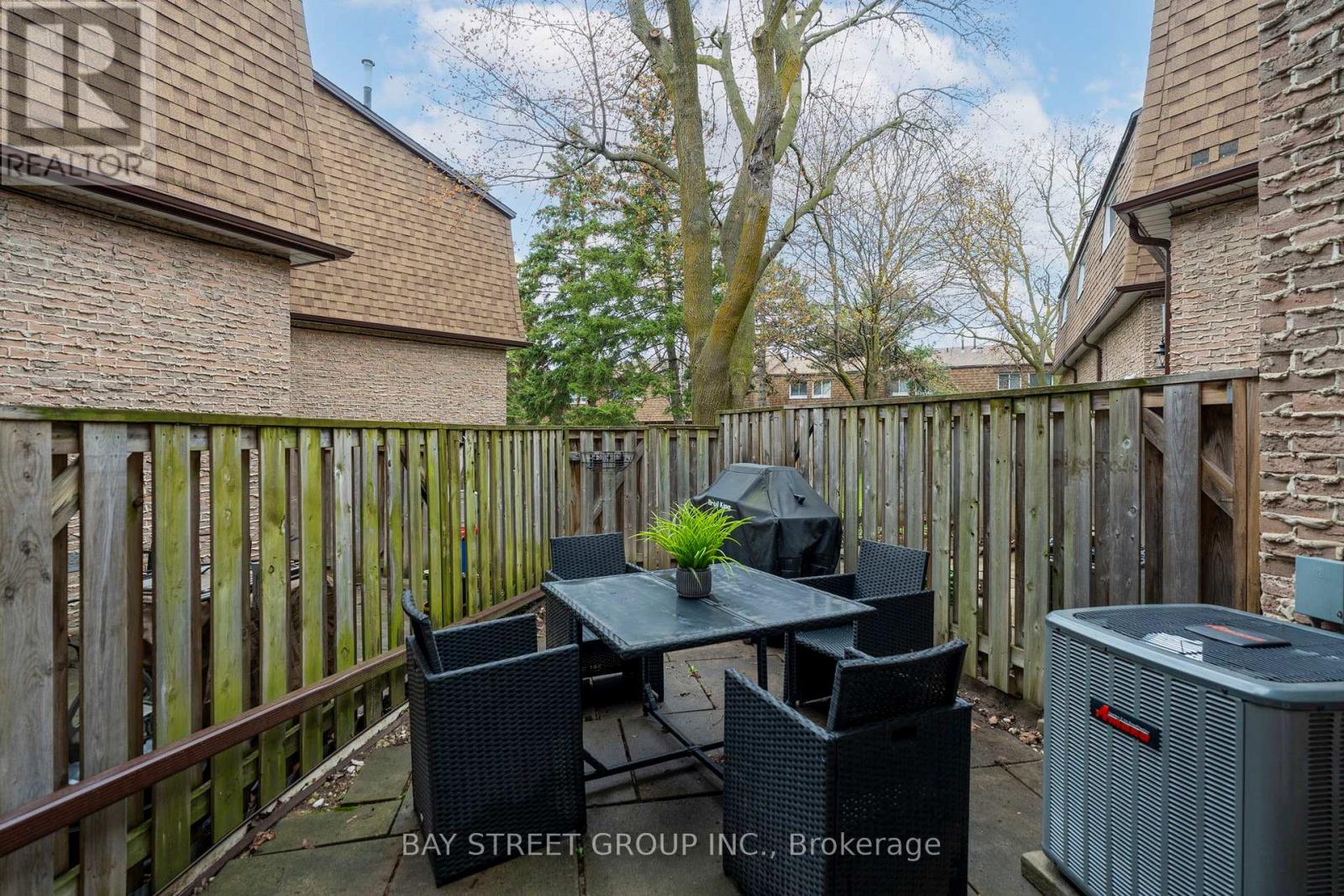 #37 671 HUNTINGWOOD DRIVE - 33