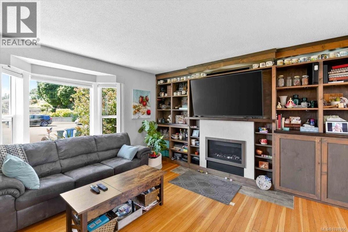 4907 Morton St - 3