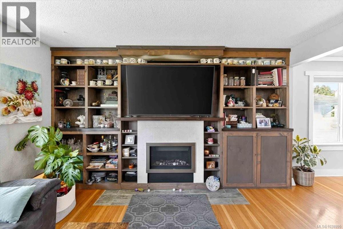 4907 Morton St - 5
