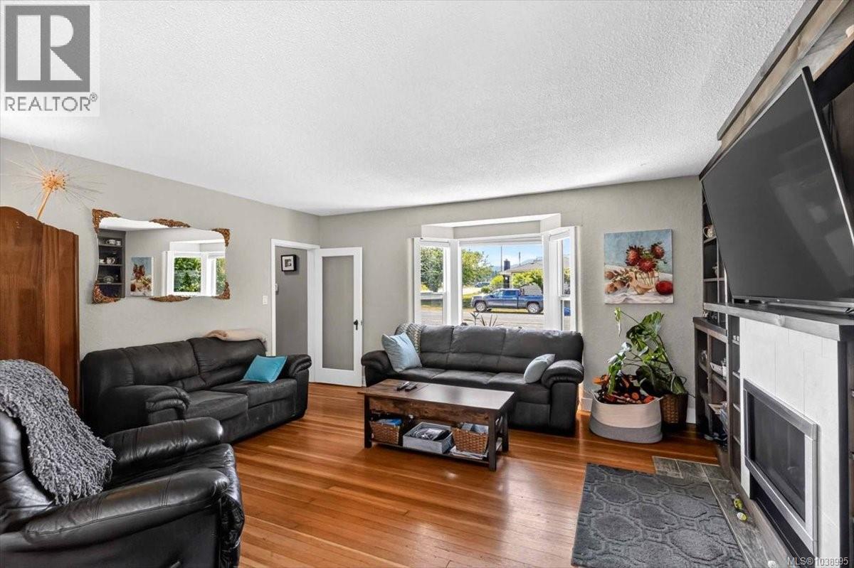 4907 Morton St - 6