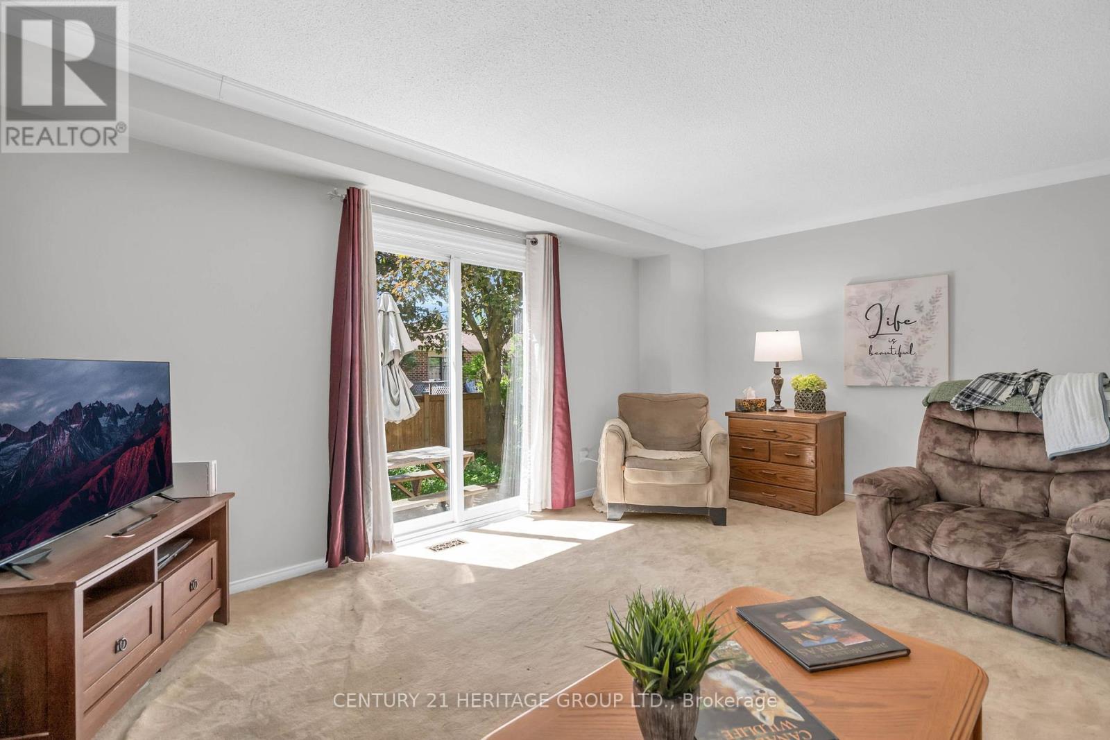 228 BILLINGS CRESCENT - 23