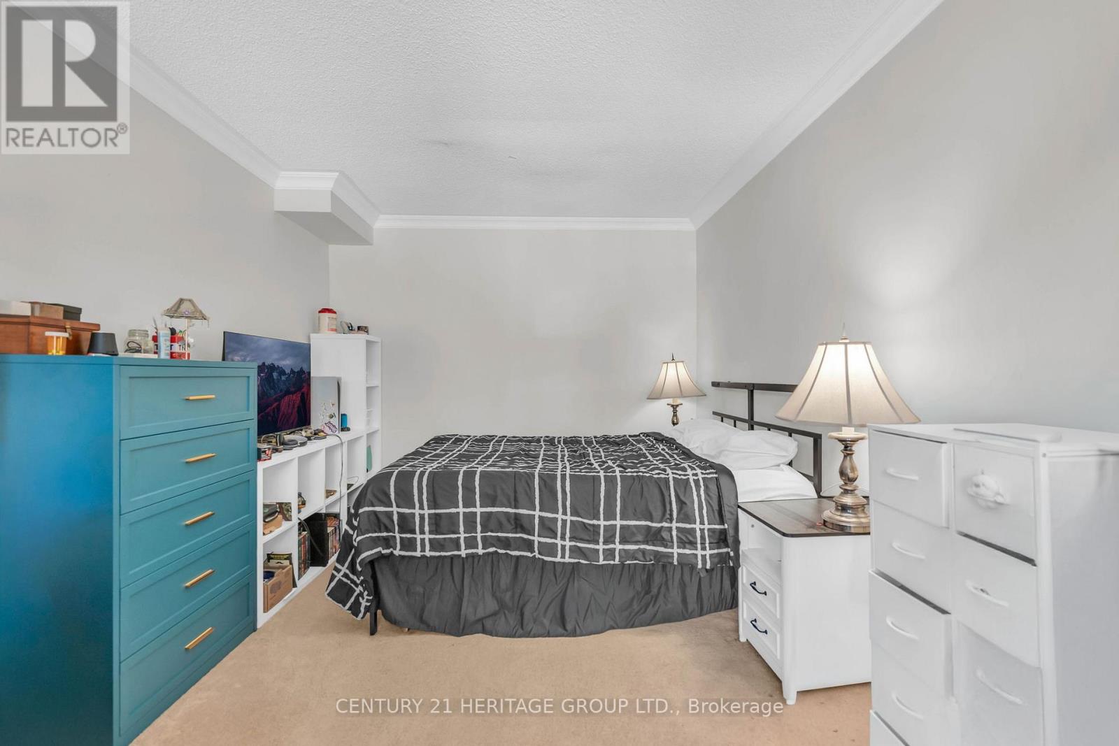 228 BILLINGS CRESCENT - 24
