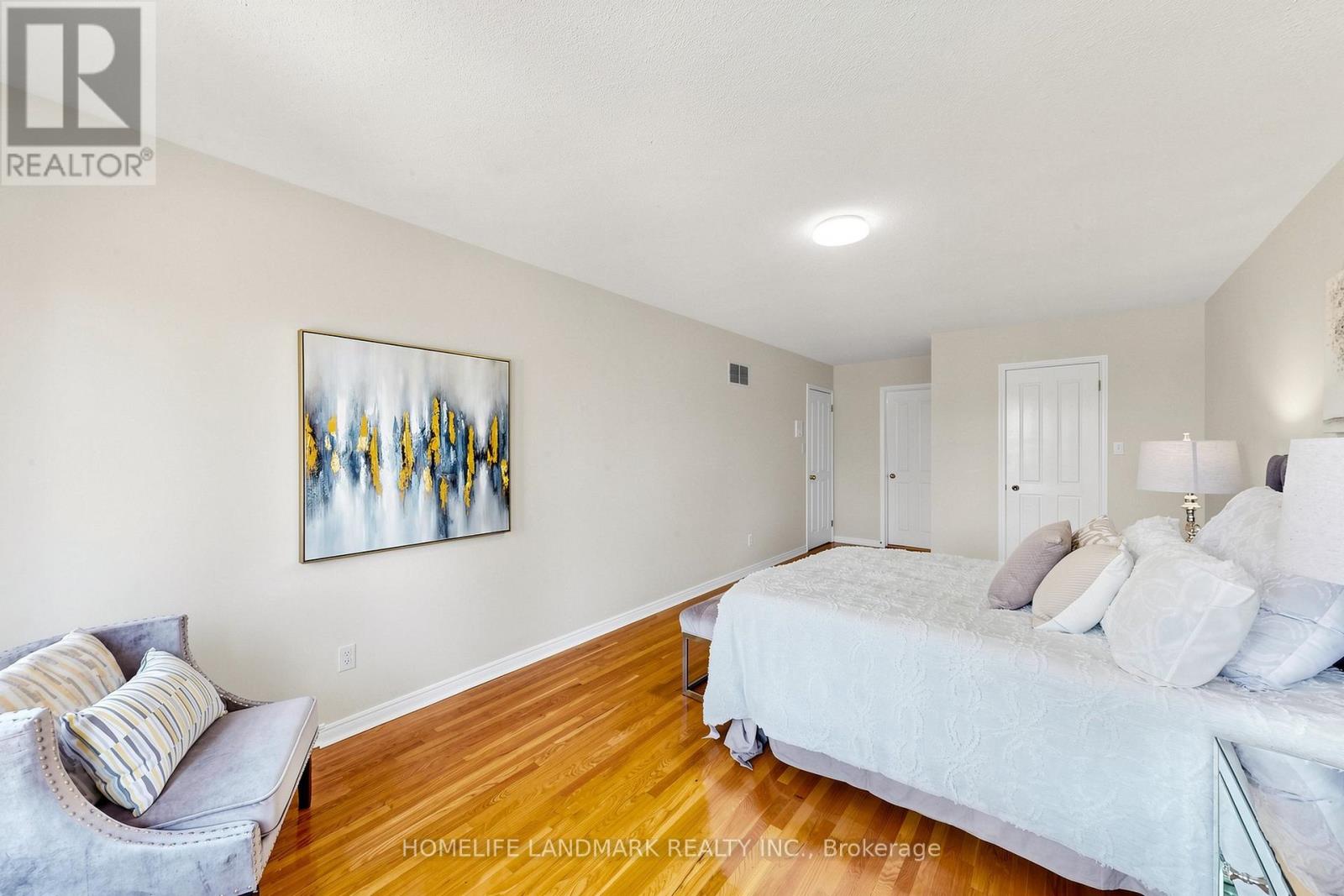 33 DUNDEE CRESCENT - 32