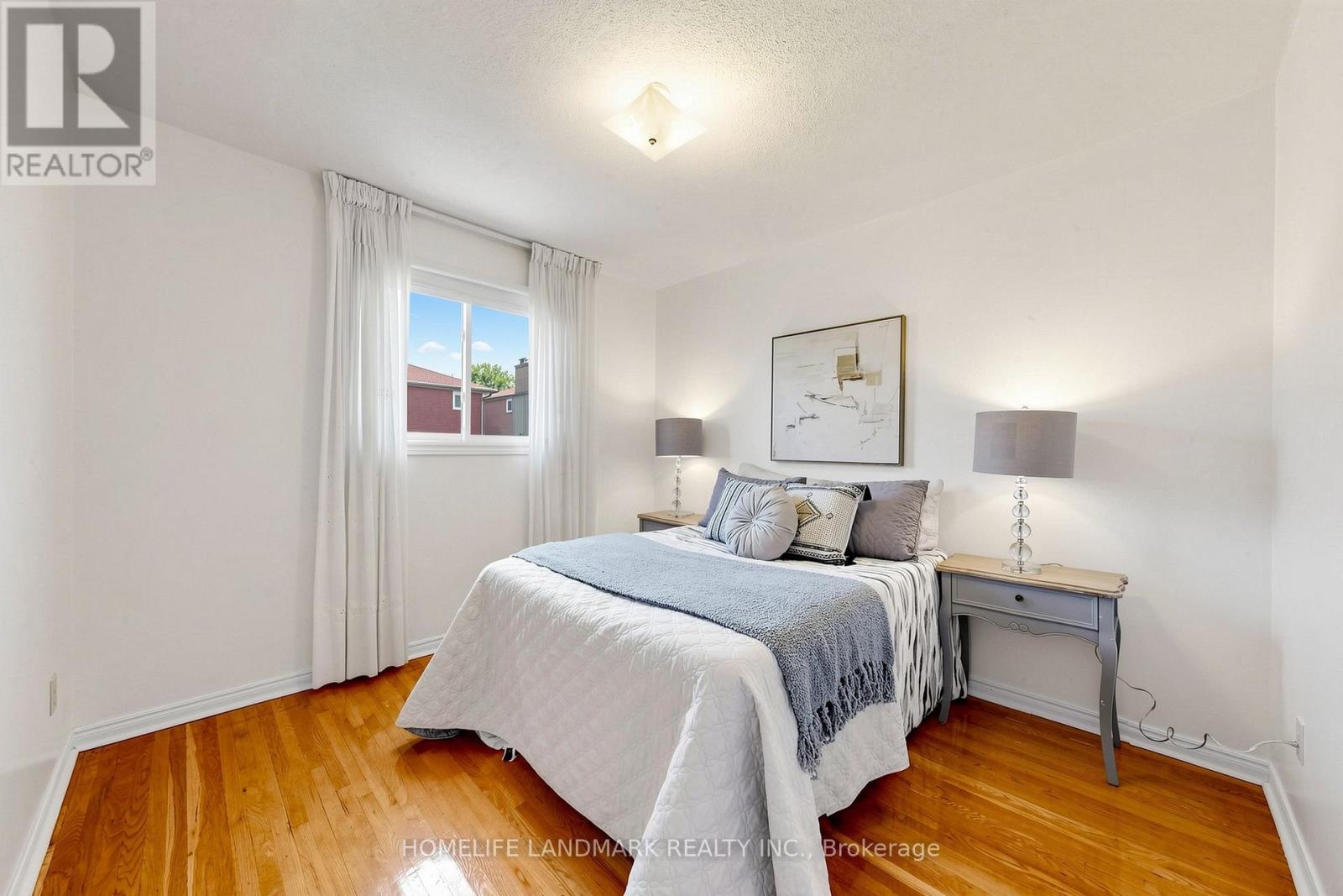 33 DUNDEE CRESCENT - 35