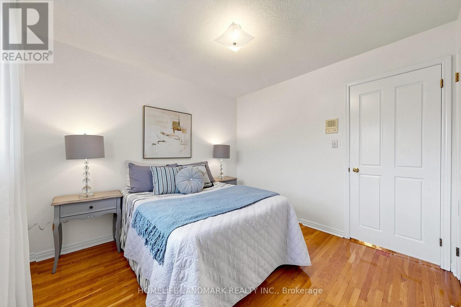 33 DUNDEE CRESCENT - 36