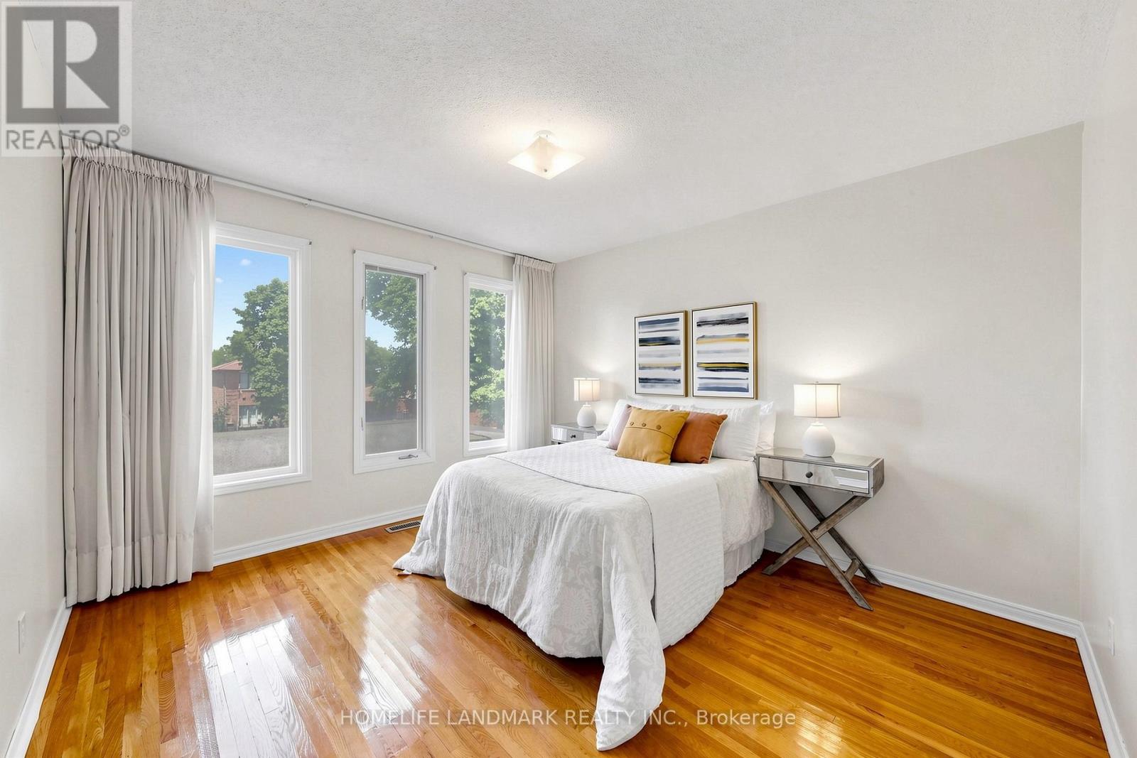 33 DUNDEE CRESCENT - 37