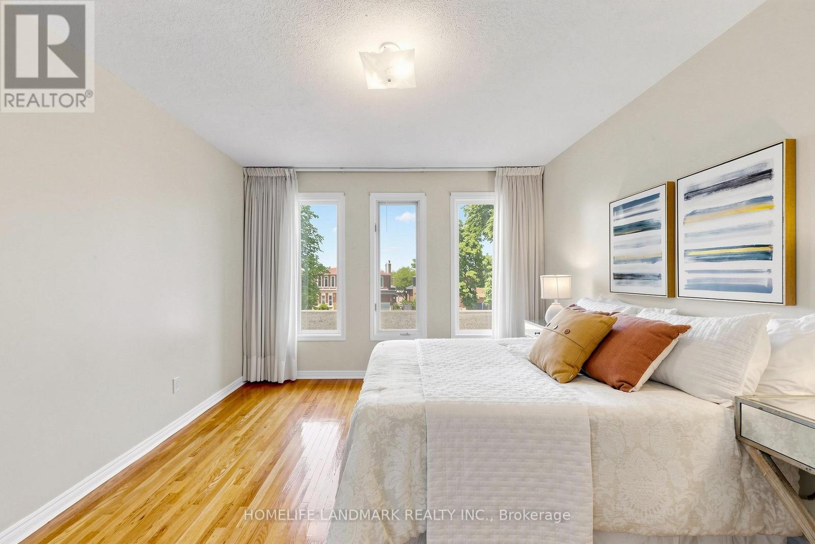 33 DUNDEE CRESCENT - 38