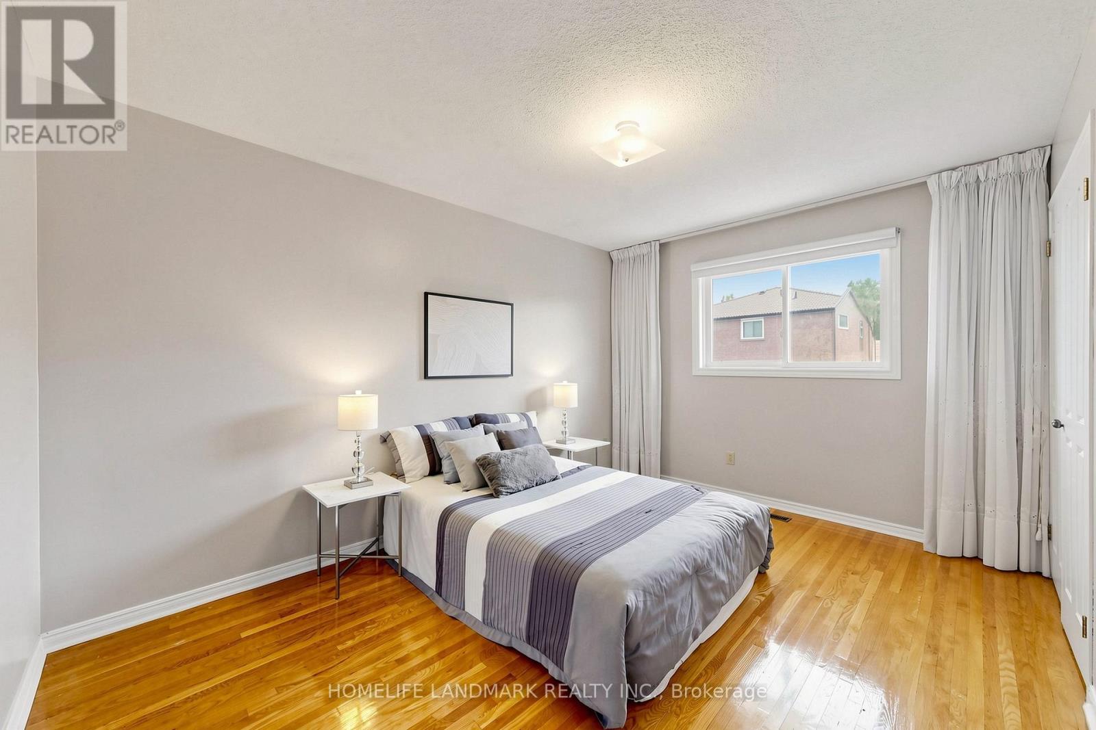 33 DUNDEE CRESCENT - 40