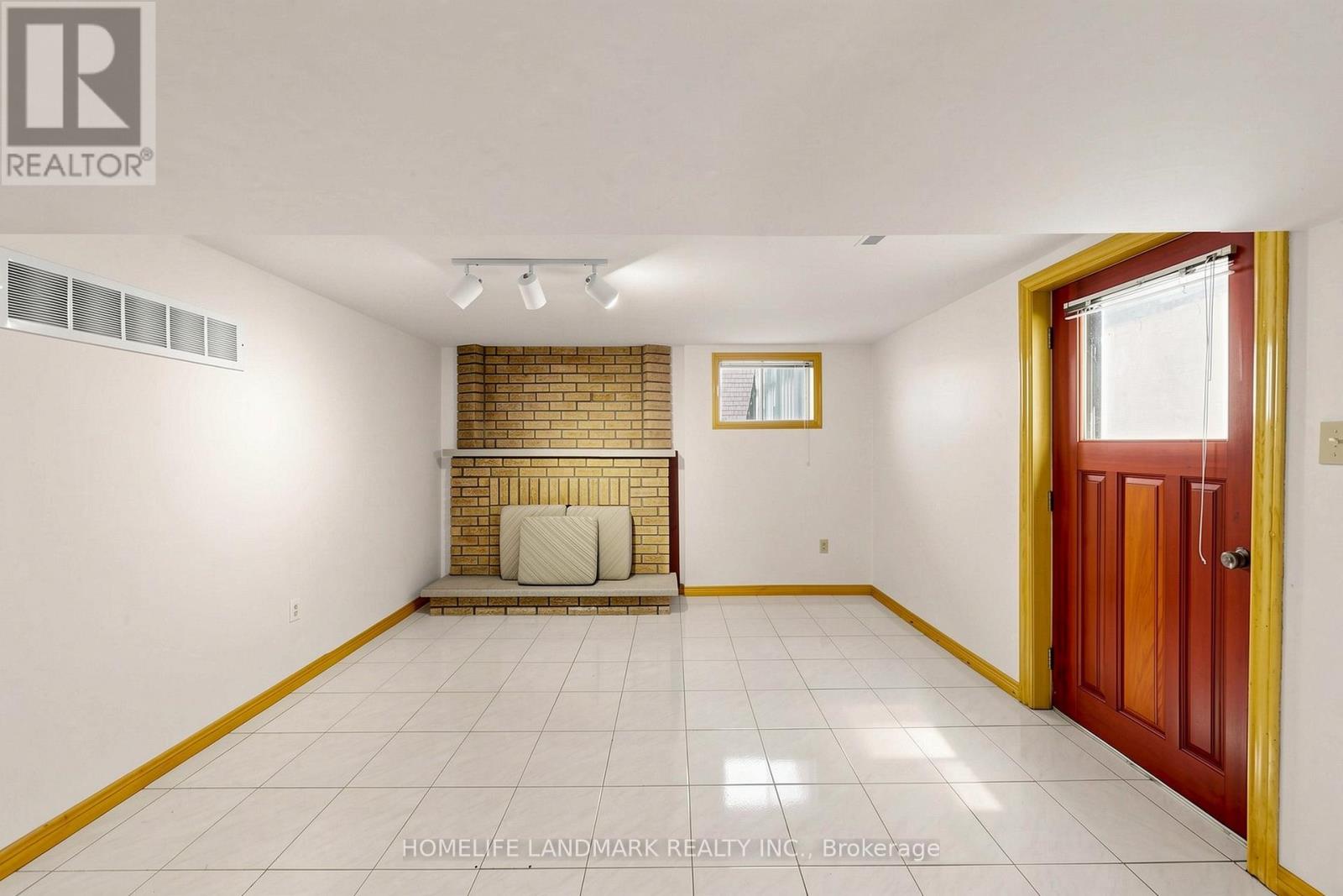 33 DUNDEE CRESCENT - 47
