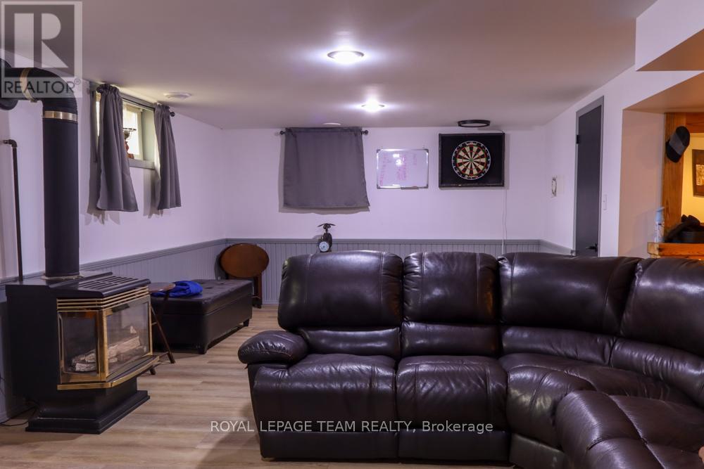 75 WINNIFRED STREET N - 21