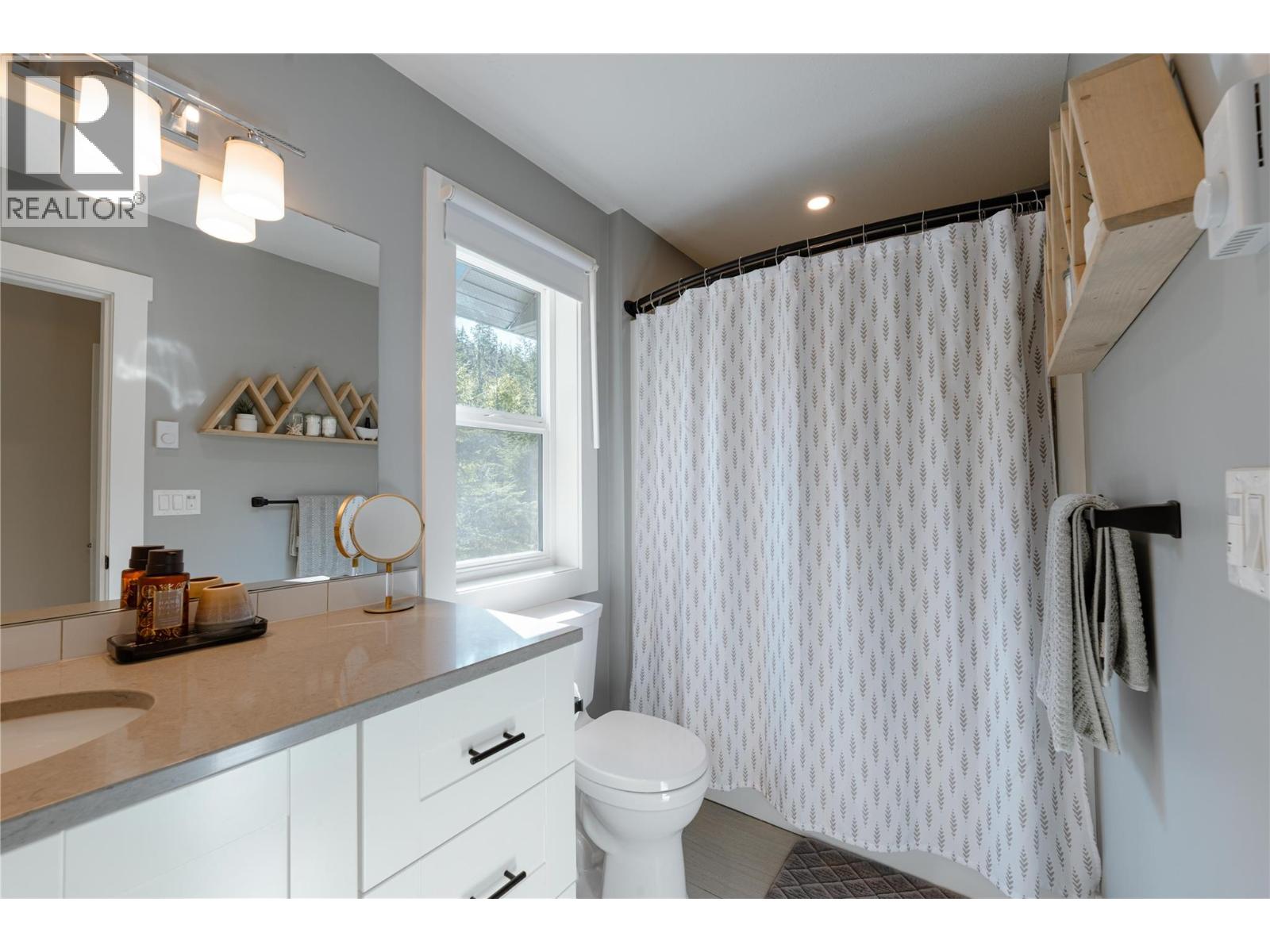  8420 23 Highway South, Revelstoke