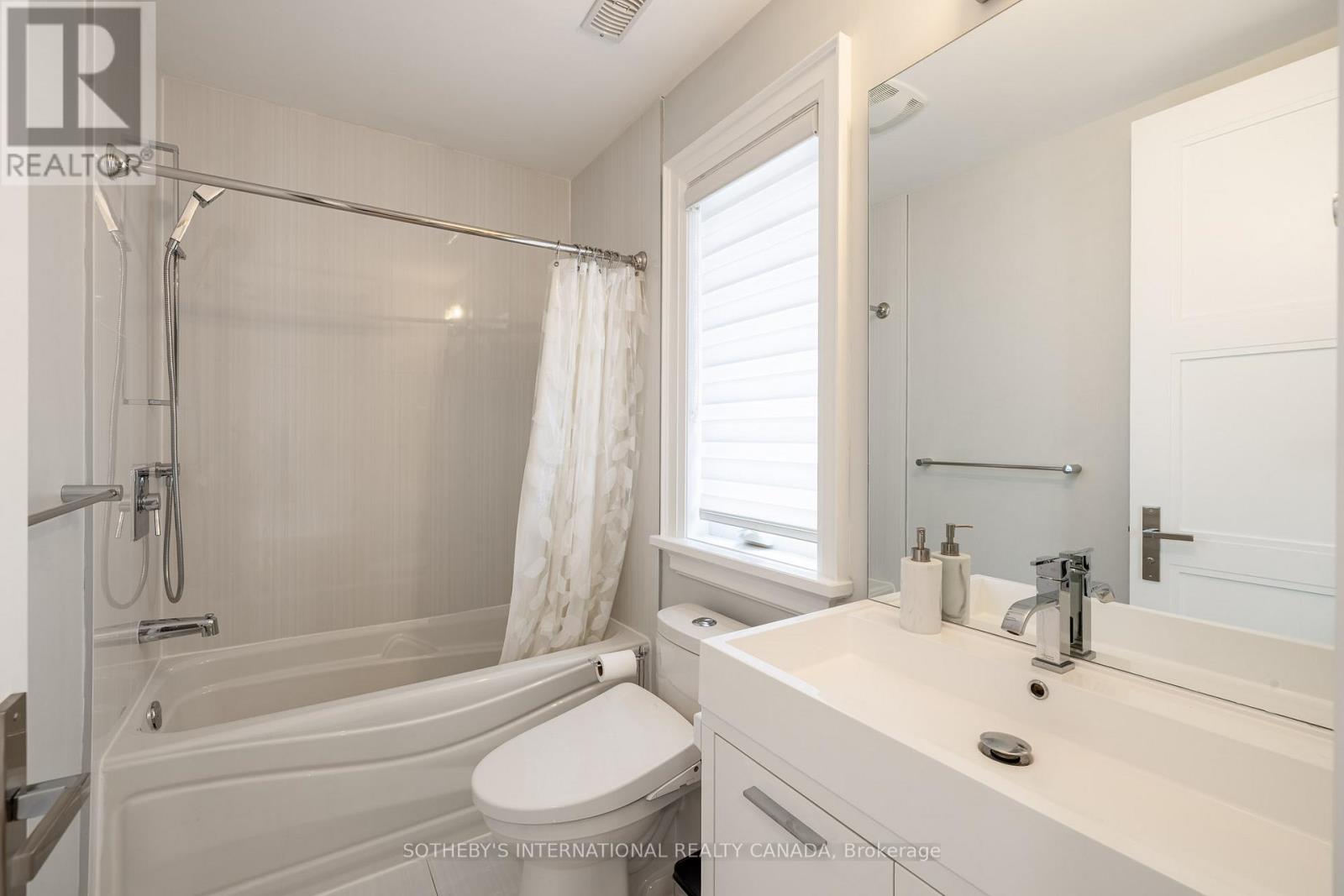 242 BETTY ANN DRIVE - 26