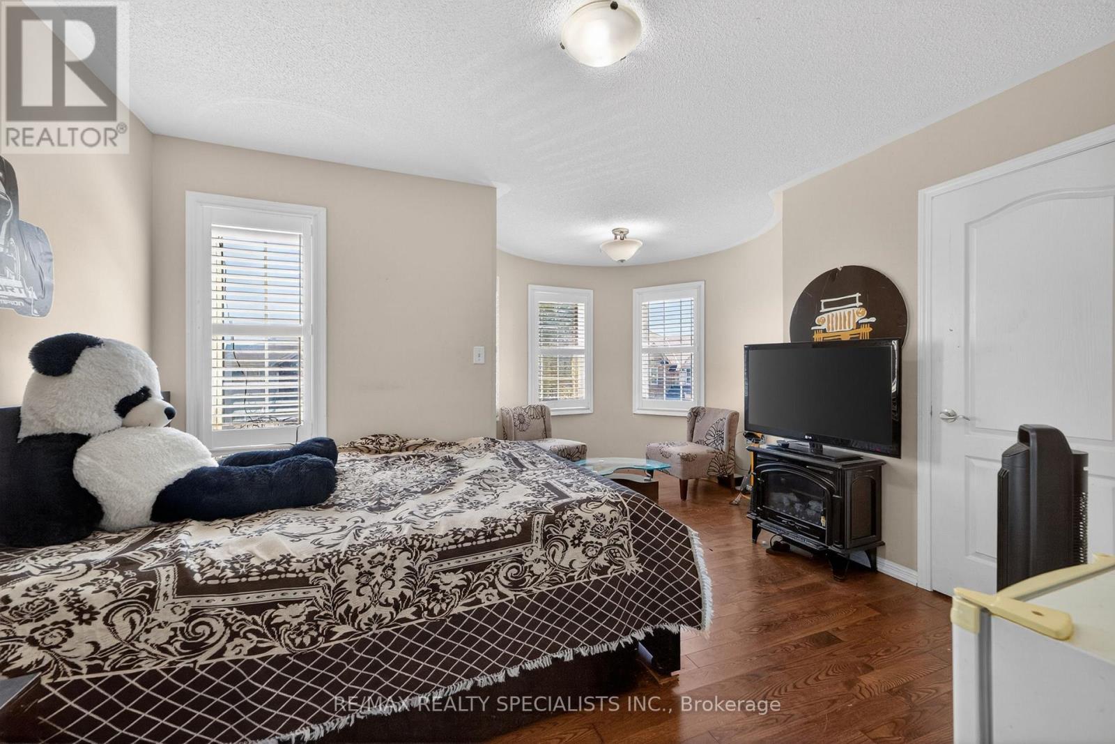 4 DONOMORE DRIVE - 34