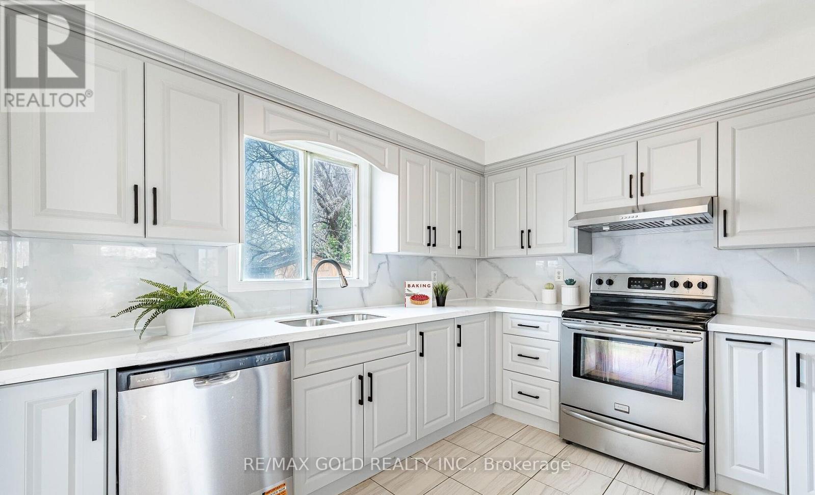 92 MOFFATT AVENUE - 14