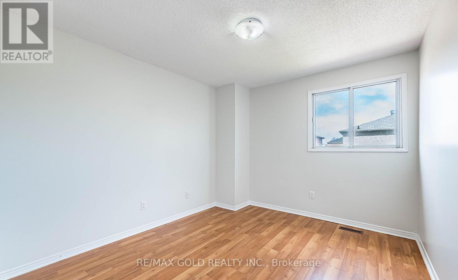 92 MOFFATT AVENUE - 25
