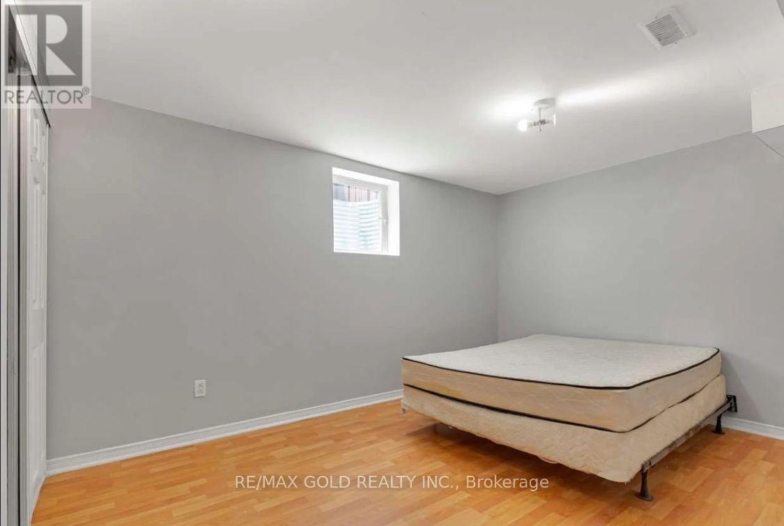 92 MOFFATT AVENUE - 33