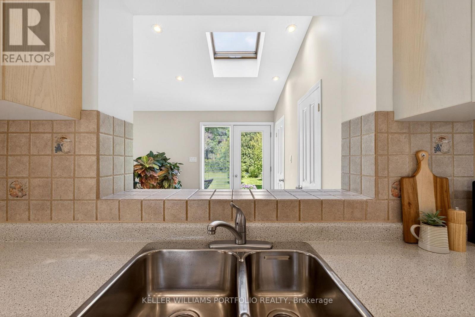 111 PRENNAN AVENUE - 24