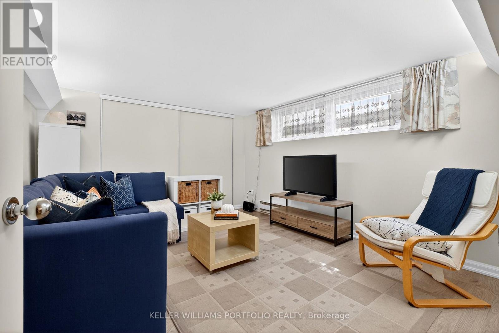 111 PRENNAN AVENUE - 34